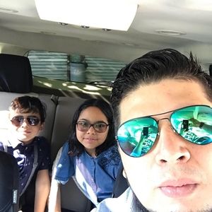 Meet your Posher, Efrain